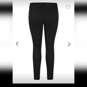 City chic Asha ankle grazer jeans, Black Size 18, 80s Style With Pleated Waist